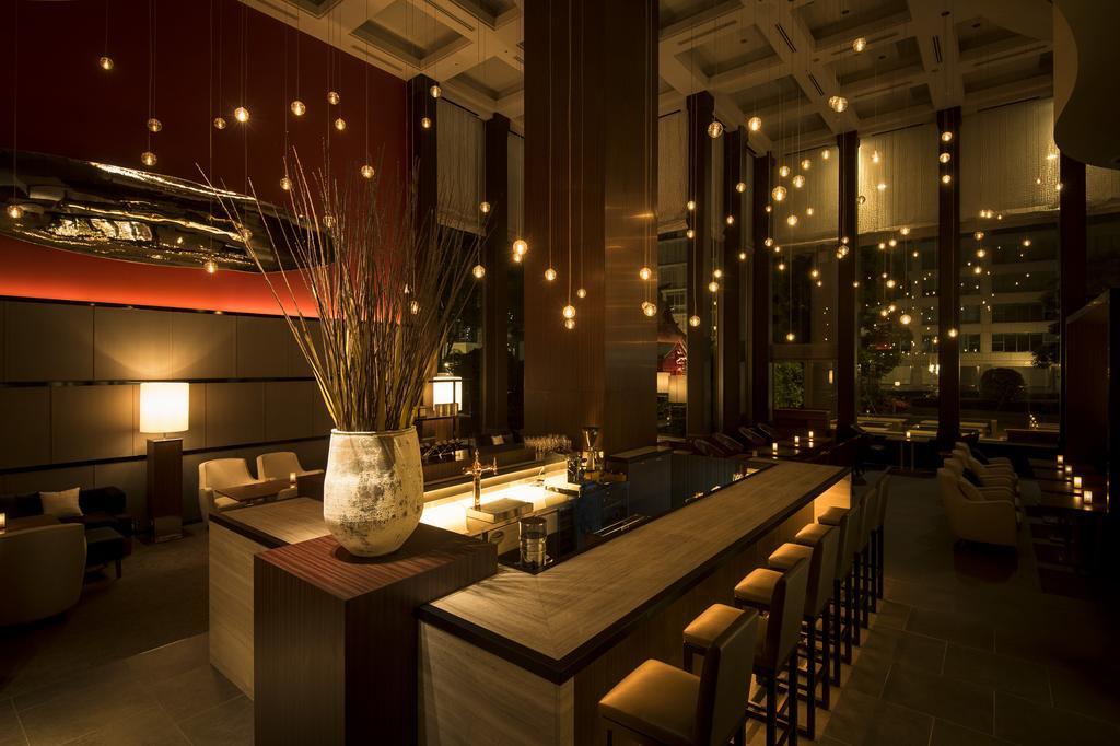 Hotel Okura Fukuoka Fukuoka  Eksteriør bilde The bar at the restaurant