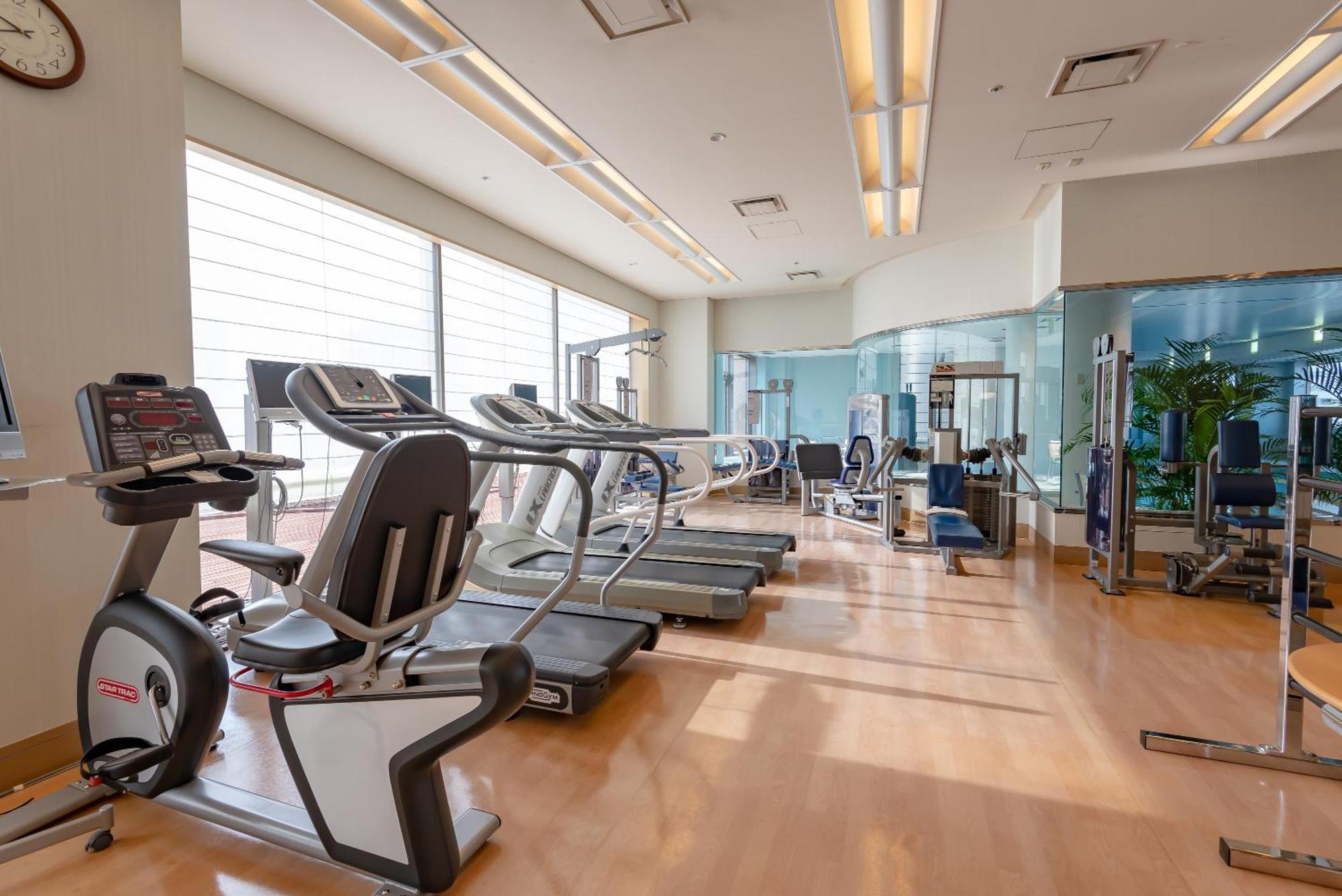 Hotel Okura Fukuoka Fukuoka  Eksteriør bilde The gym at the hotel