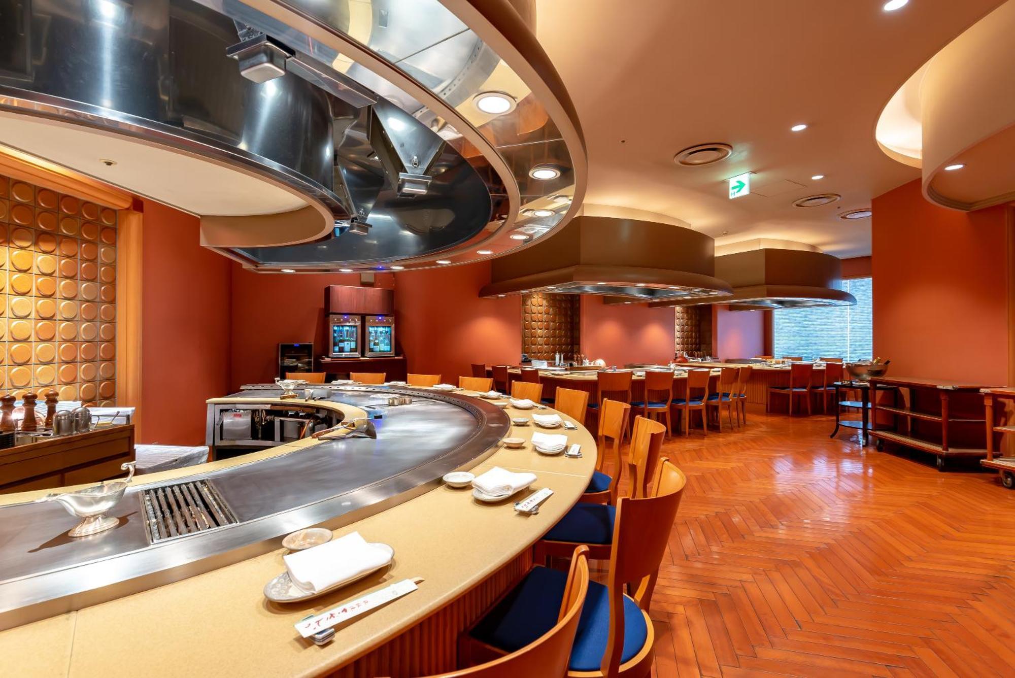 Hotel Okura Fukuoka Fukuoka  Eksteriør bilde Interior of a sushi-go-round