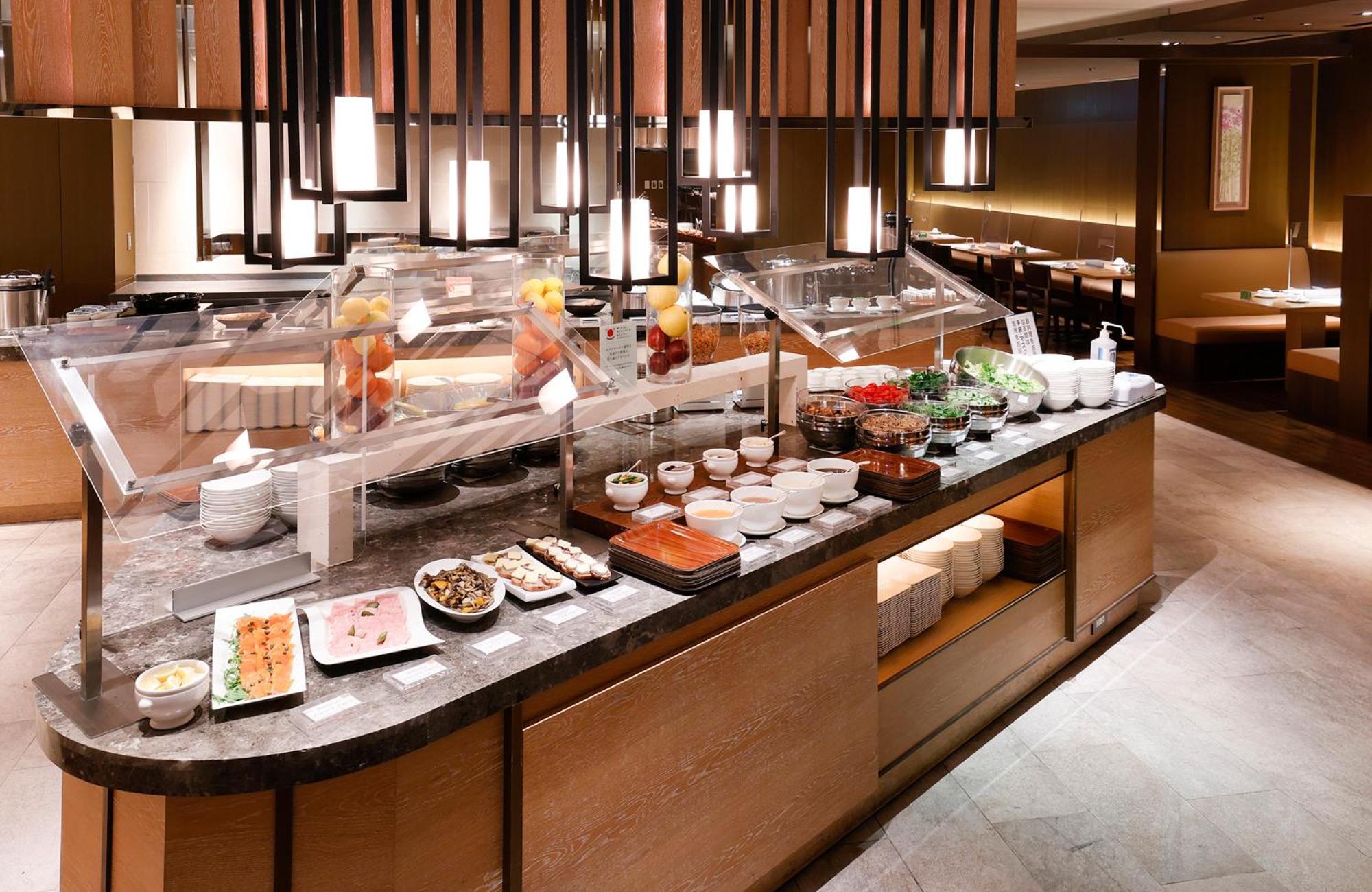 Hotel Okura Fukuoka Fukuoka  Eksteriør bilde A buffet at a hotel