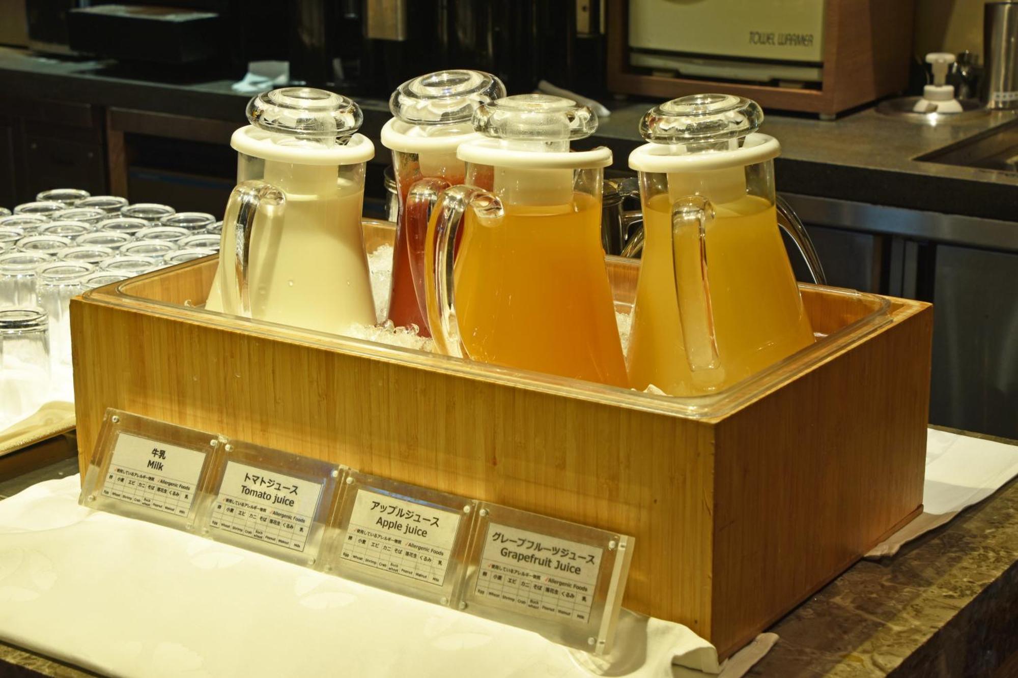 Hotel Okura Fukuoka Fukuoka  Eksteriør bilde Bottles of Japanese tea