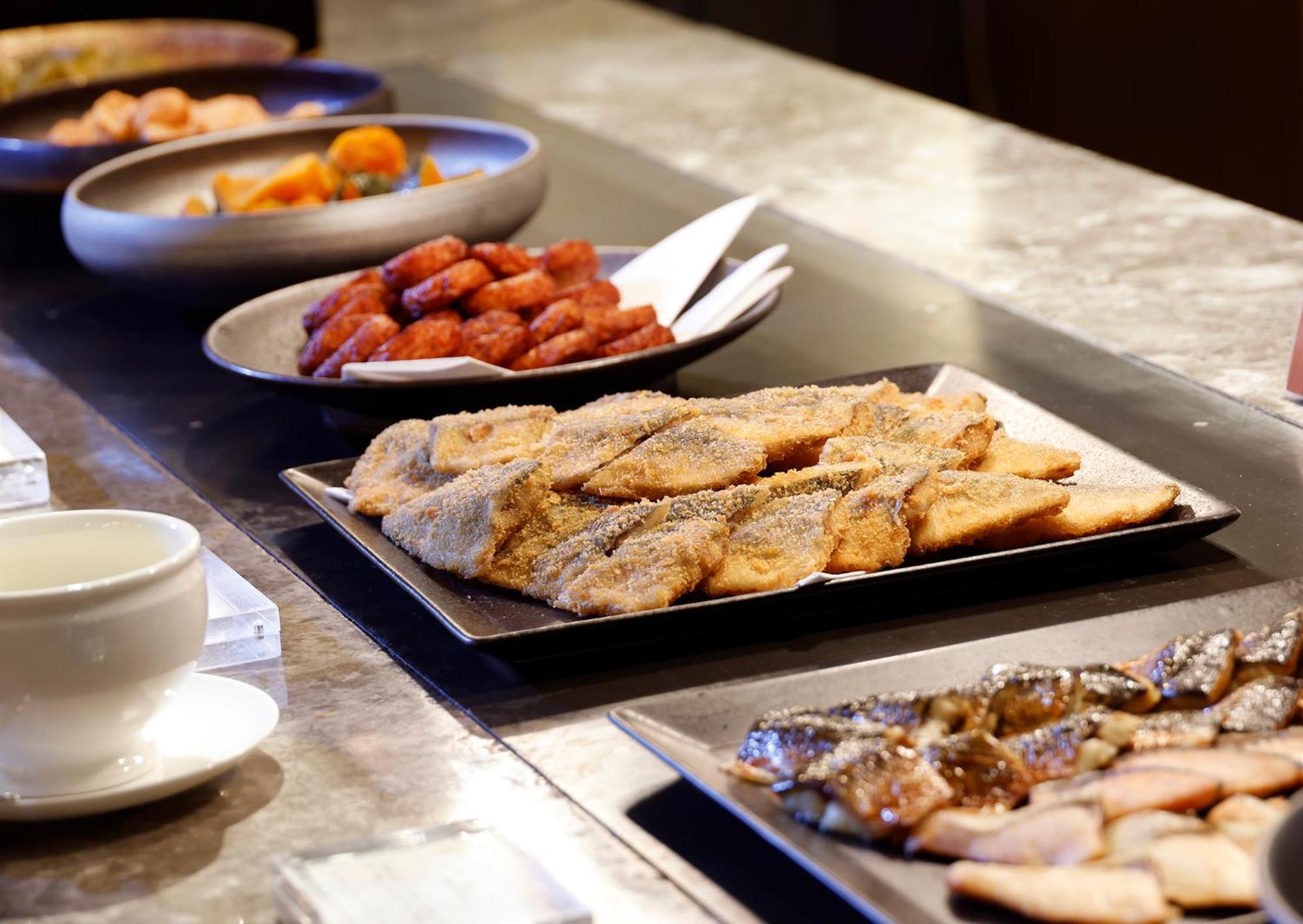 Hotel Okura Fukuoka Fukuoka  Eksteriør bilde A selection of tapas