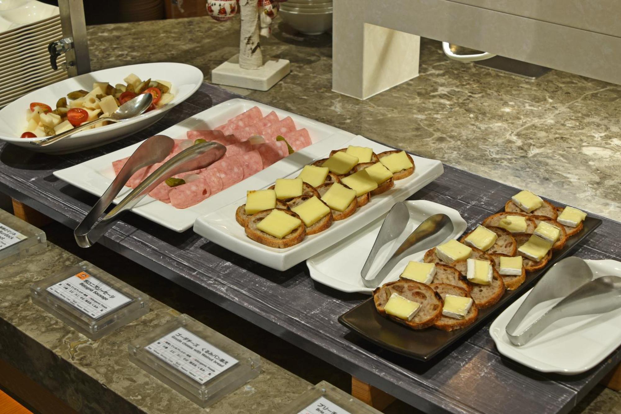 Hotel Okura Fukuoka Fukuoka  Eksteriør bilde A cheese platter