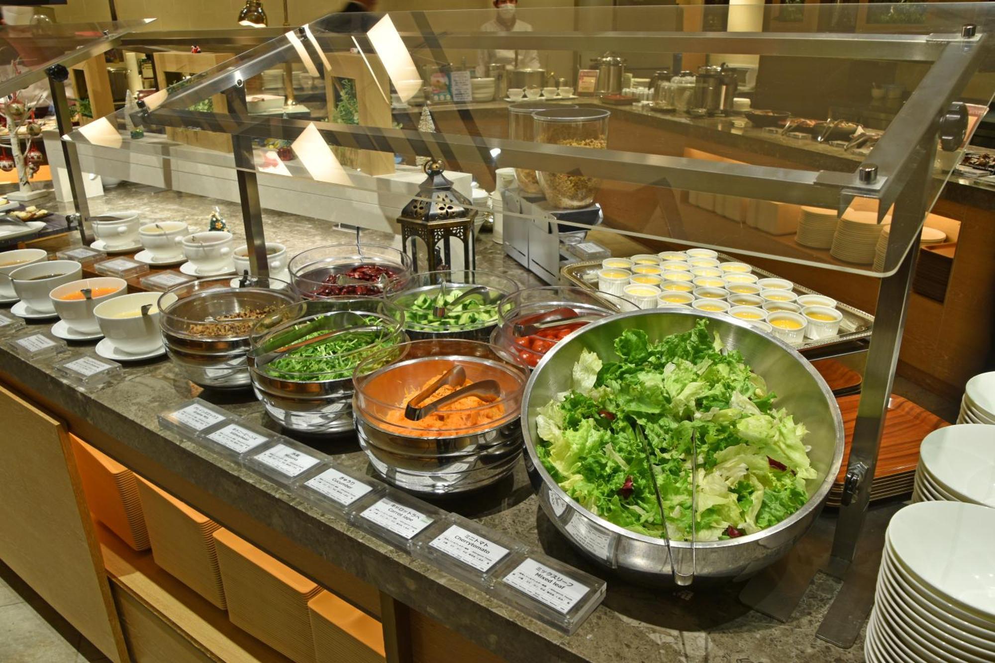 Hotel Okura Fukuoka Fukuoka  Eksteriør bilde A salad bar
