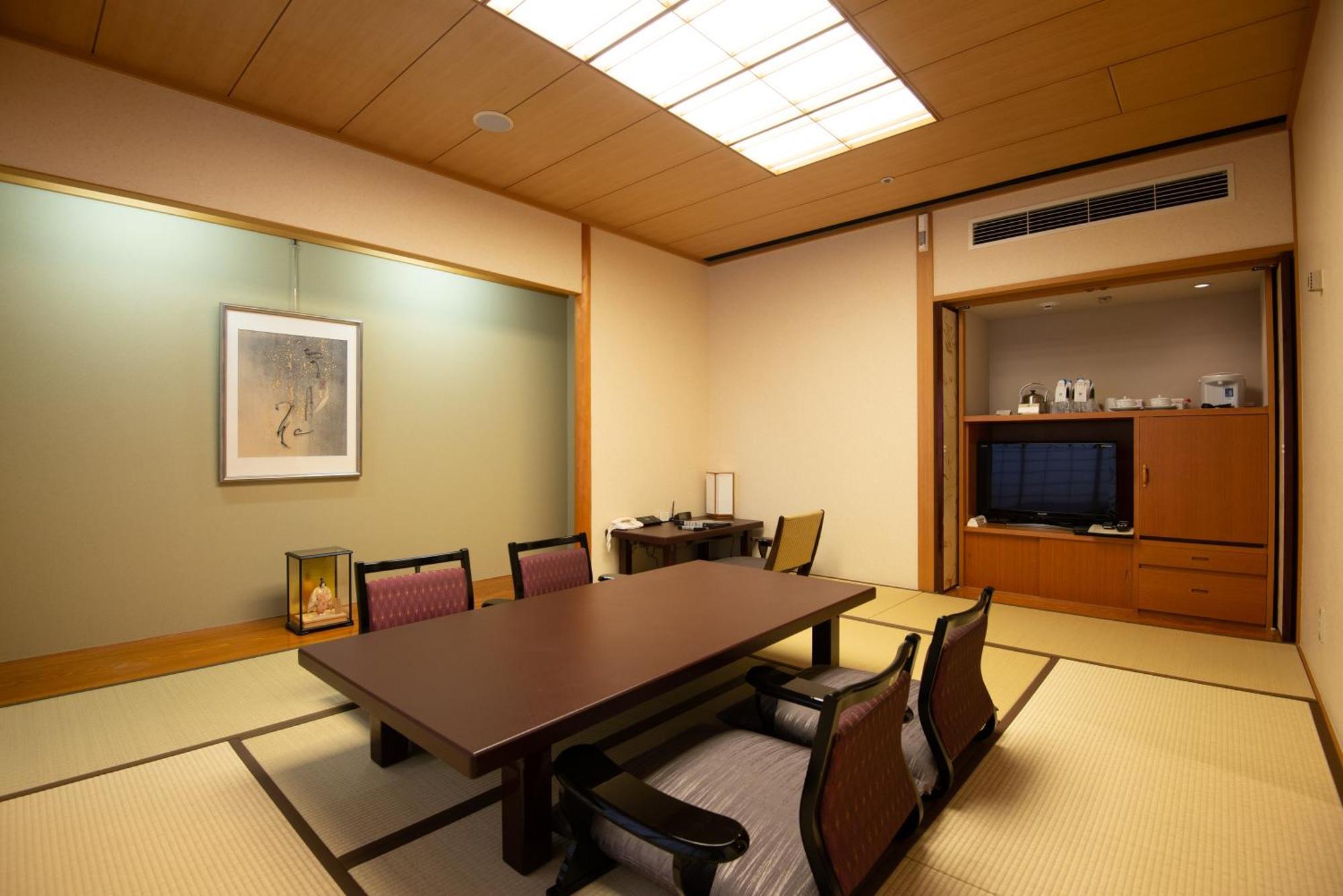 Hotel Okura Fukuoka Fukuoka  Eksteriør bilde A Japanese-style room at the hotel