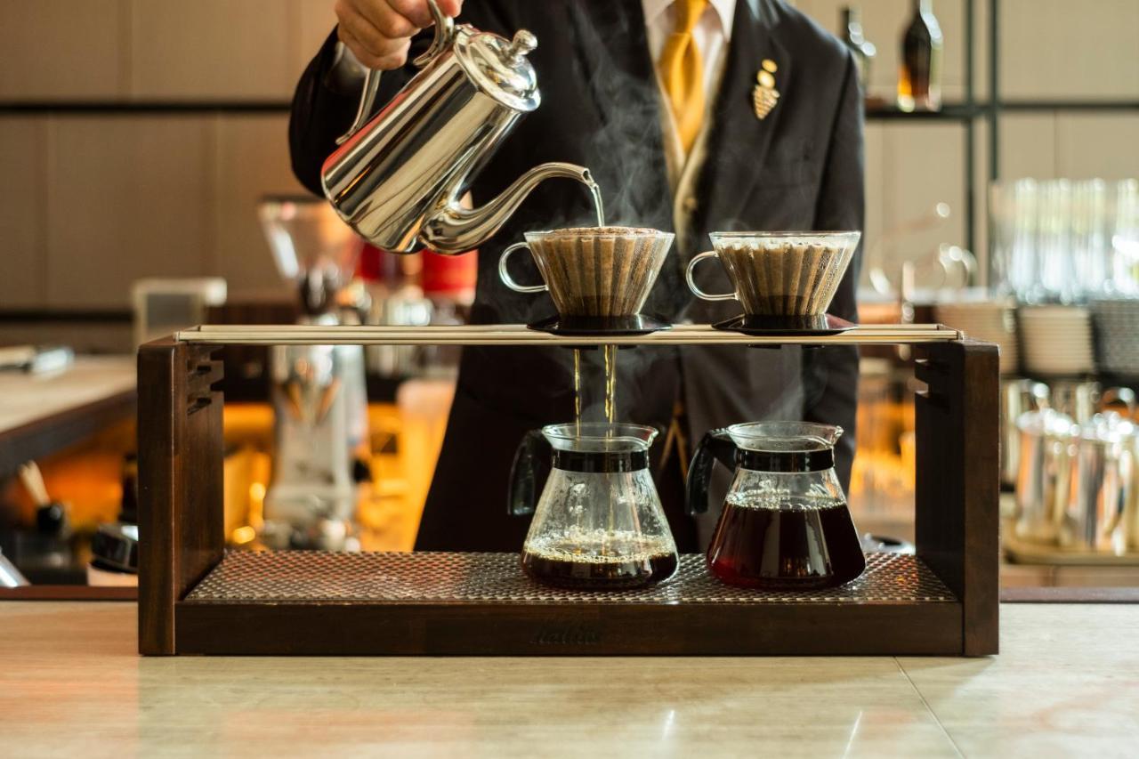 Hotel Okura Fukuoka Fukuoka  Eksteriør bilde A coffee being brewed with the V60 method