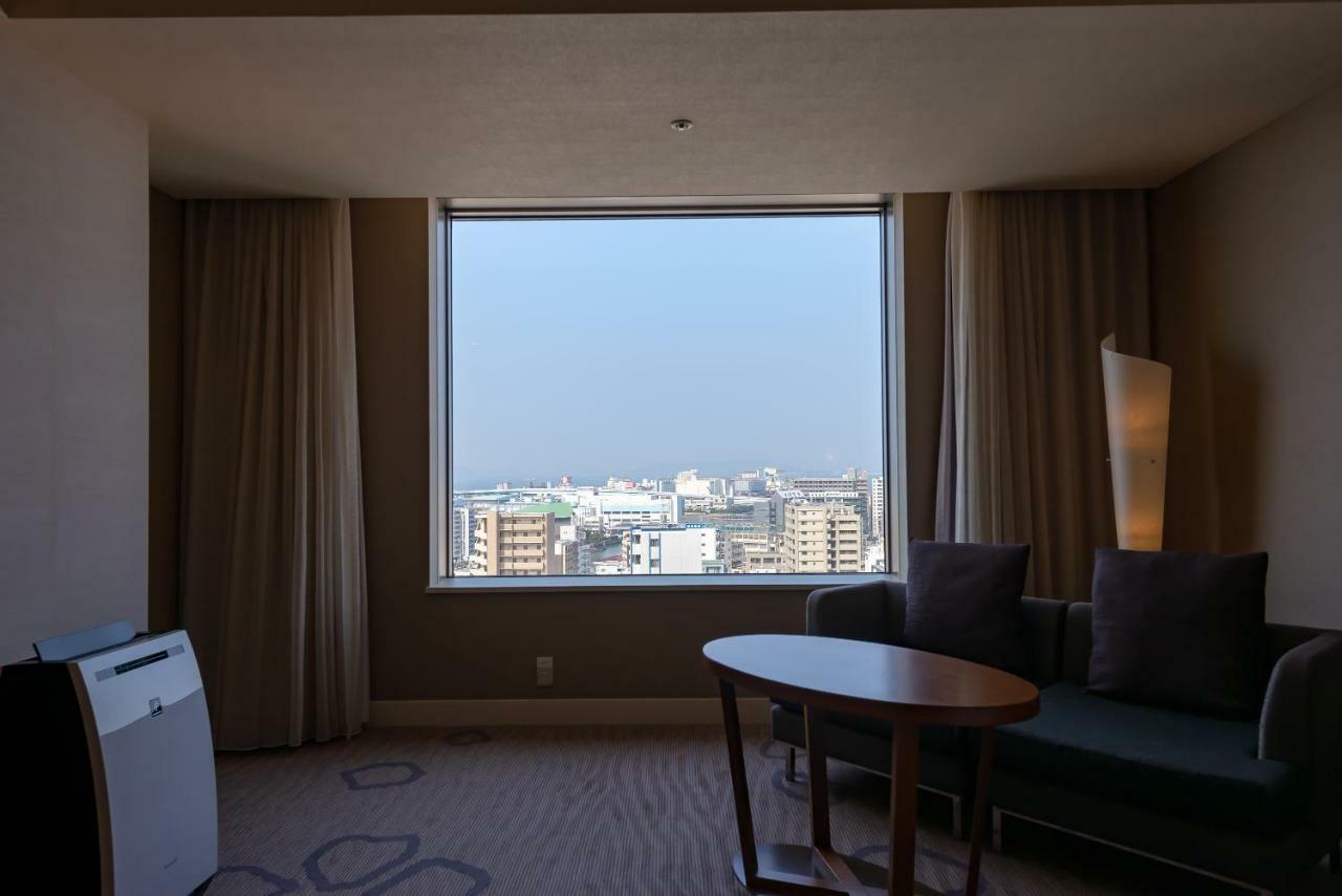 Hotel Okura Fukuoka Fukuoka  Eksteriør bilde A room at the hotel